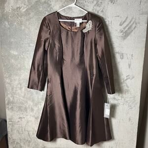 Tally Taylor Brown Satin Fit & Flare Church Dress Embellished Brooch Size 14 New